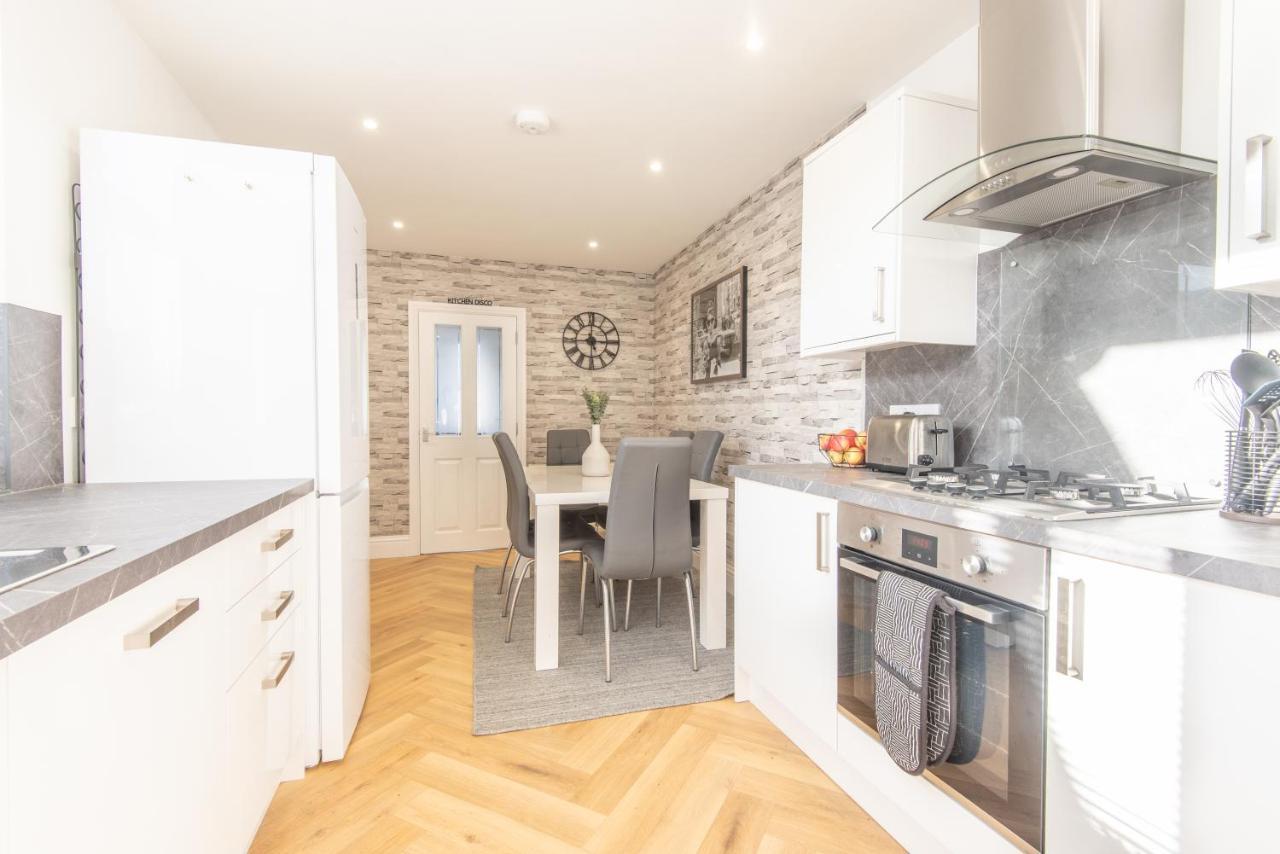 Bright, Fresh, Renovated 3 Bedroom Apartment In The Heart Of Montrose Angus Extérieur photo