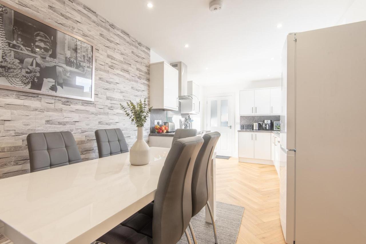 Bright, Fresh, Renovated 3 Bedroom Apartment In The Heart Of Montrose Angus Extérieur photo