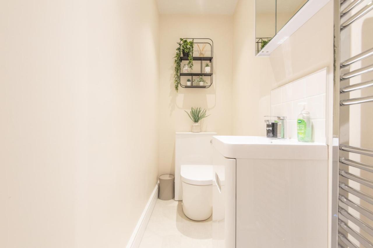 Bright, Fresh, Renovated 3 Bedroom Apartment In The Heart Of Montrose Angus Extérieur photo