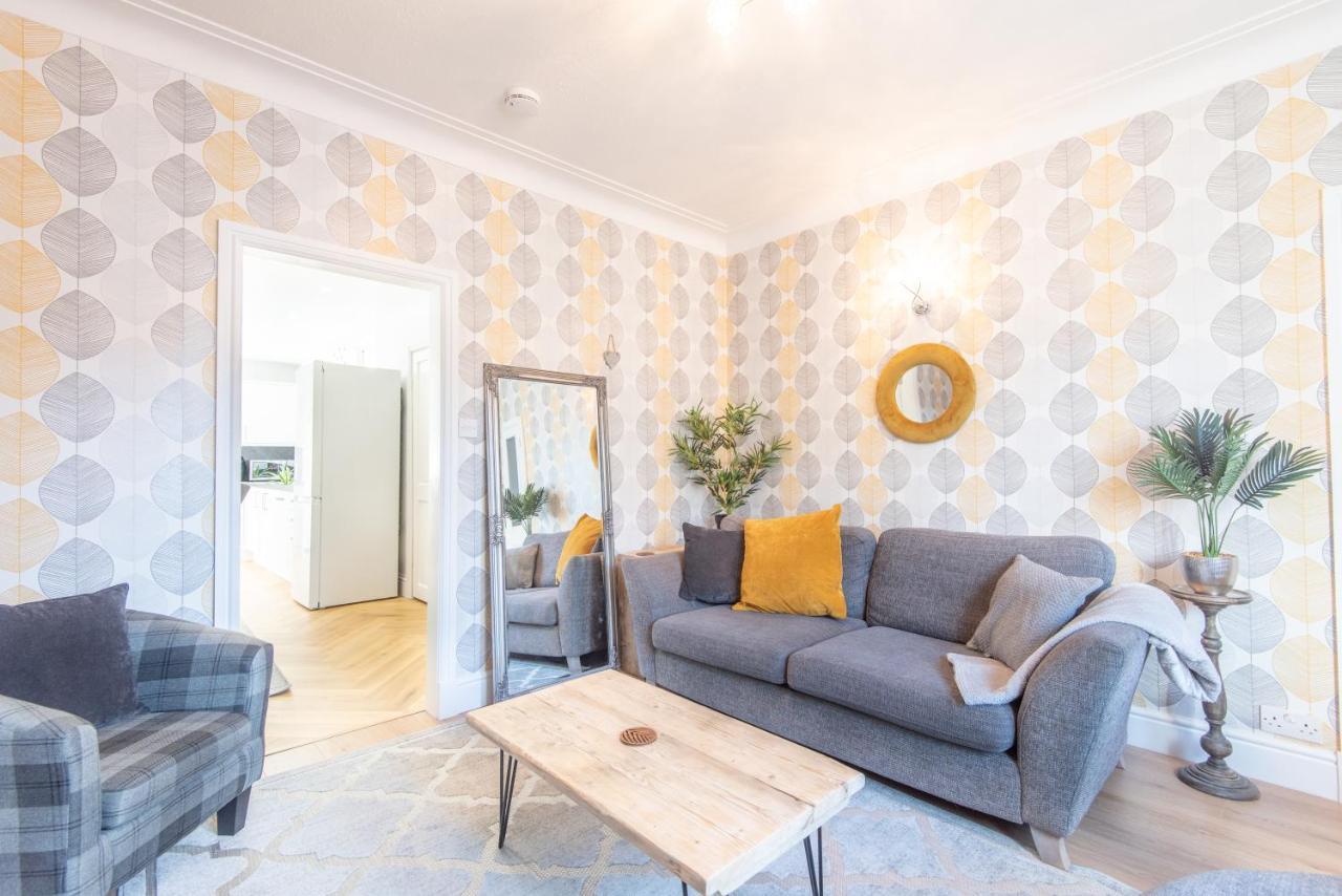 Bright, Fresh, Renovated 3 Bedroom Apartment In The Heart Of Montrose Angus Extérieur photo