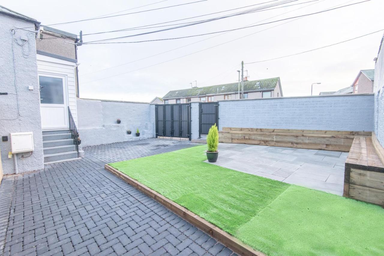 Bright, Fresh, Renovated 3 Bedroom Apartment In The Heart Of Montrose Angus Extérieur photo