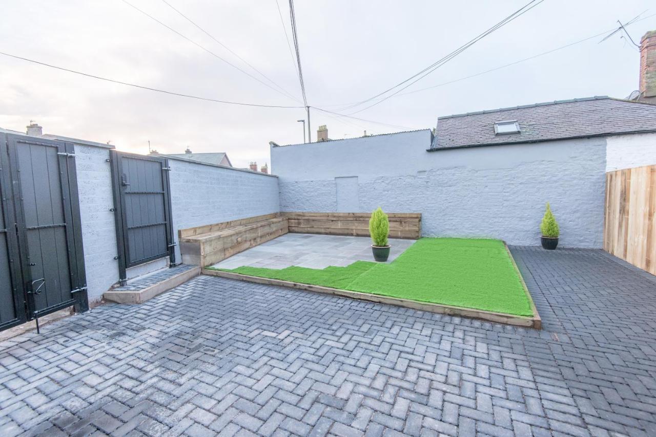 Bright, Fresh, Renovated 3 Bedroom Apartment In The Heart Of Montrose Angus Extérieur photo