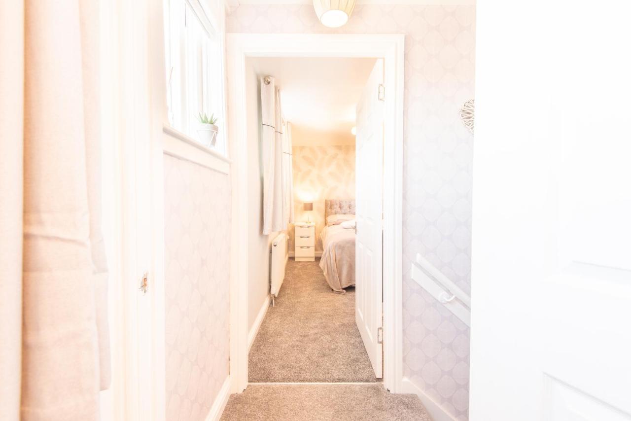 Bright, Fresh, Renovated 3 Bedroom Apartment In The Heart Of Montrose Angus Extérieur photo