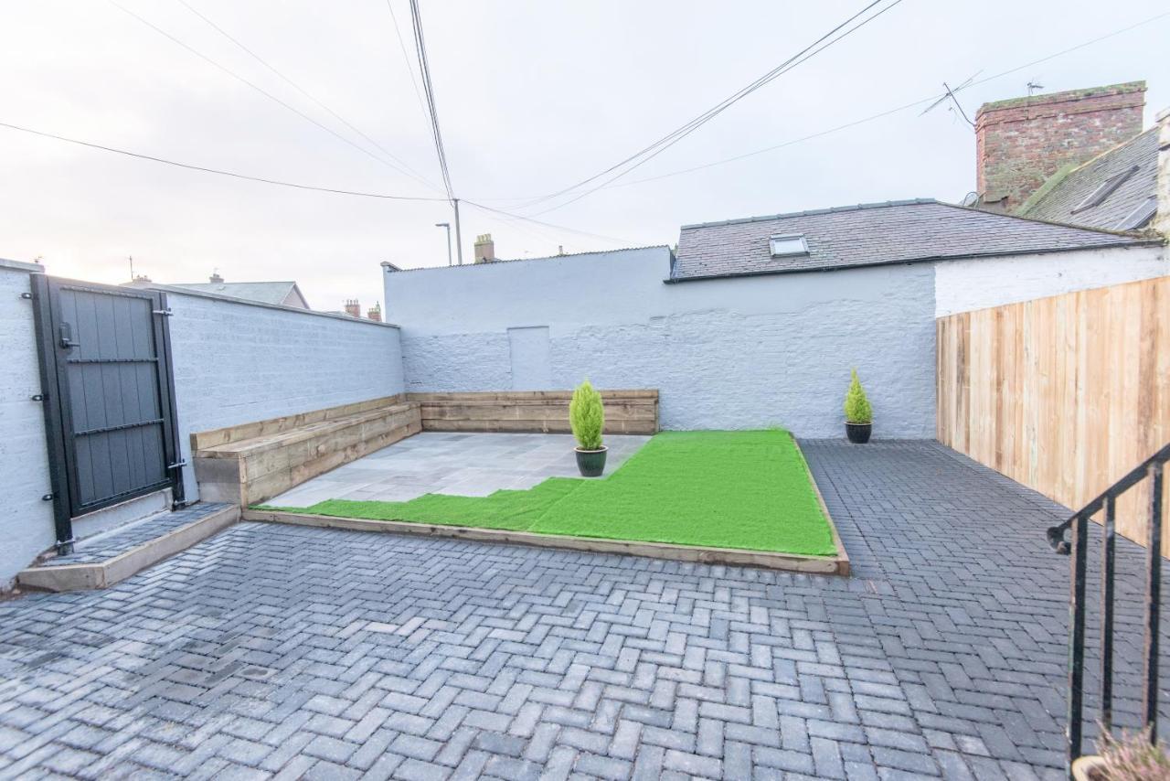 Bright, Fresh, Renovated 3 Bedroom Apartment In The Heart Of Montrose Angus Extérieur photo