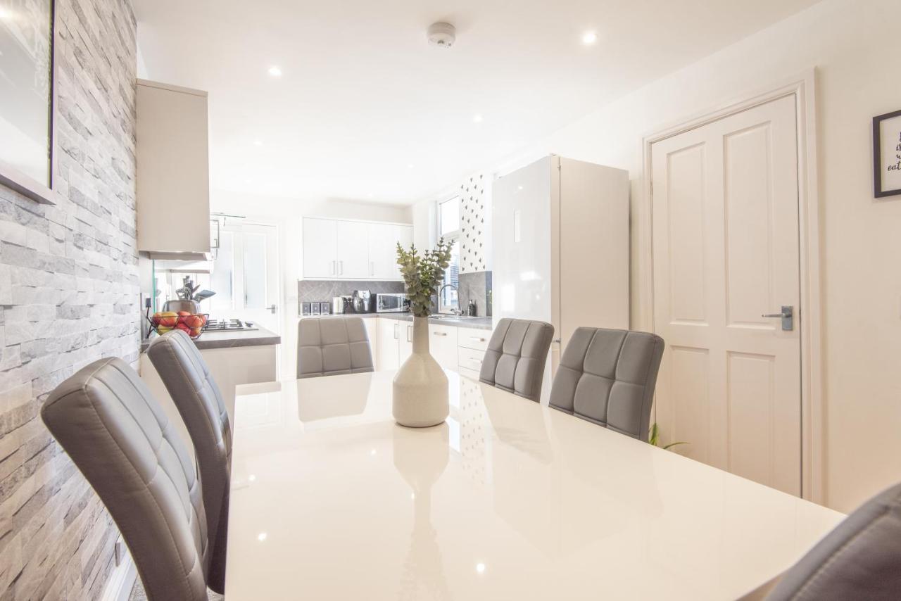 Bright, Fresh, Renovated 3 Bedroom Apartment In The Heart Of Montrose Angus Extérieur photo