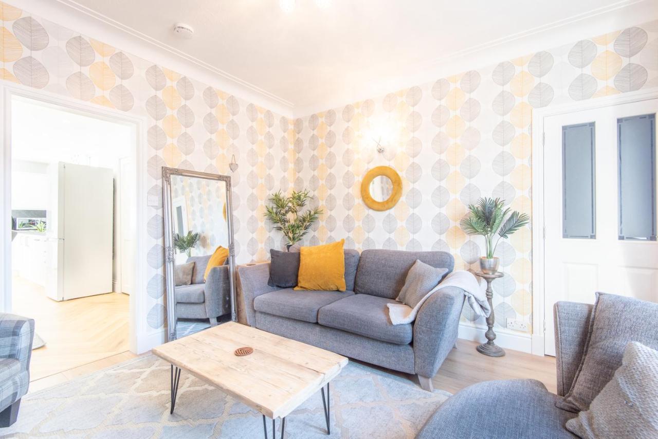 Bright, Fresh, Renovated 3 Bedroom Apartment In The Heart Of Montrose Angus Extérieur photo