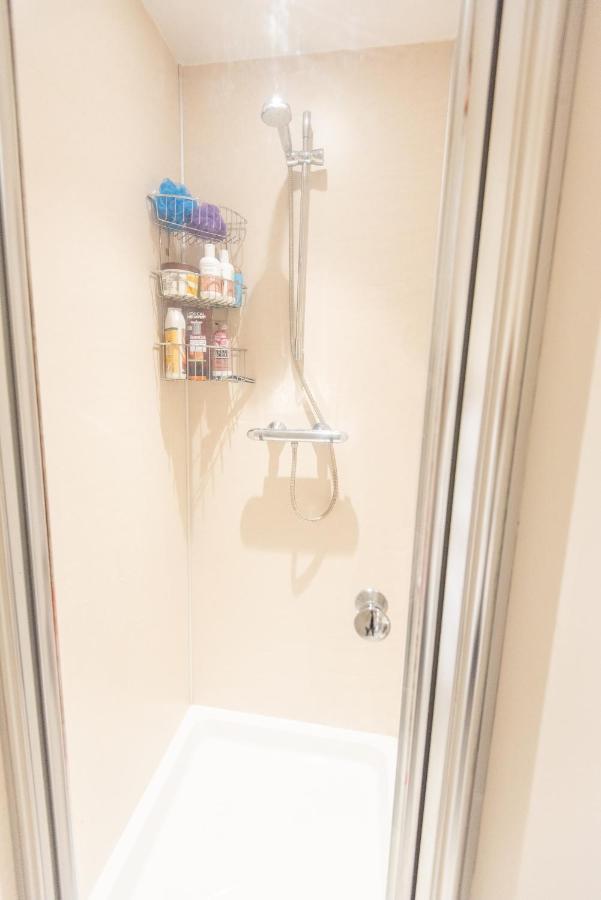 Bright, Fresh, Renovated 3 Bedroom Apartment In The Heart Of Montrose Angus Extérieur photo
